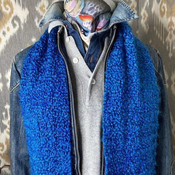 Unisex Hand-knit Long Oblong Blue Scarf - Picture 4 of 8